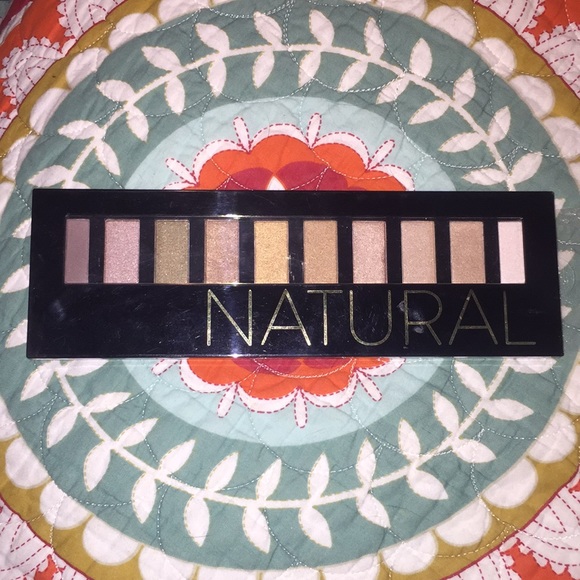 Eyeshadow Set - Picture 1 of 3
